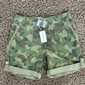 Sundance Green Camo Roll-Cuff Women's Shorts